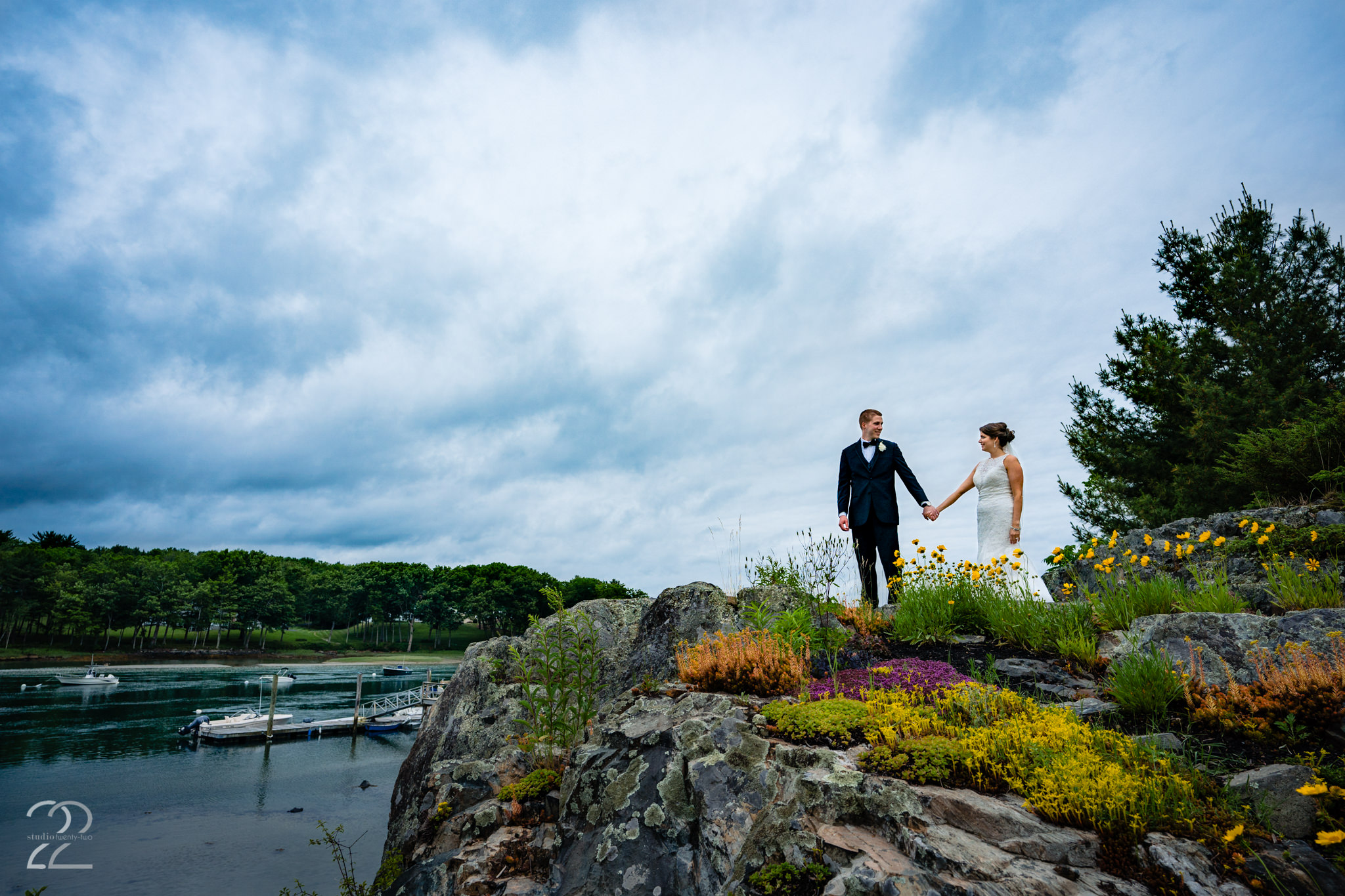  There is no shortage of exquisite locations to make formal wedding photos in Maine. 